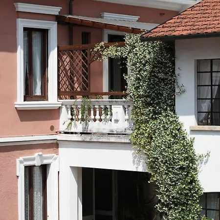 Hotel apartamentowy Antica Corte Milanese Novate Milanese